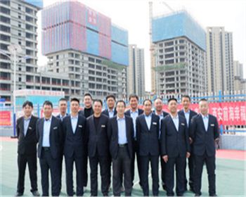 前海人寿医院封顶员工合影